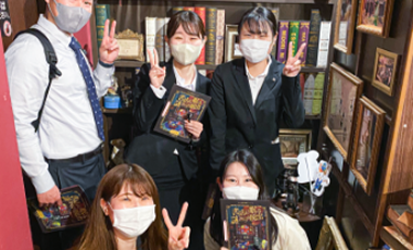 謎解きに行き内定者同士、社員との交流を深める